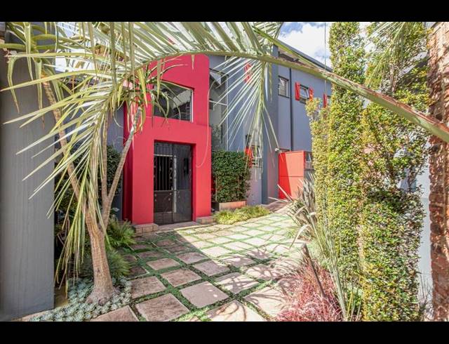 5 BEDROOM HOUSE FOR SALE IN FEATHERBROOKE